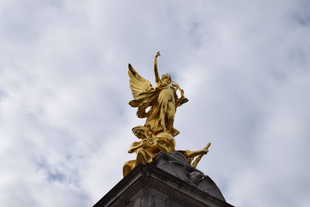 london_statu